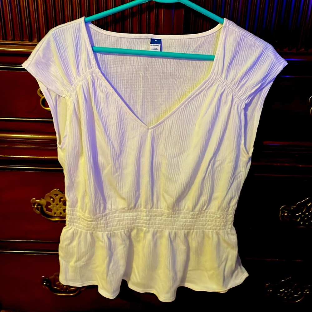 NWOT-cute light cream gauzy top, V neck, peplum. Old Navy, M, dress up or down!